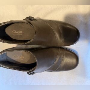 Clark shoes comfortable size 8.5